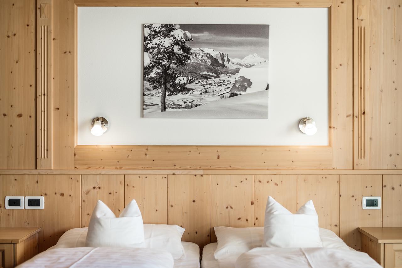B&B - Hotel Ciasa Rue Blanch San Cassiano  Ngoại thất bức ảnh